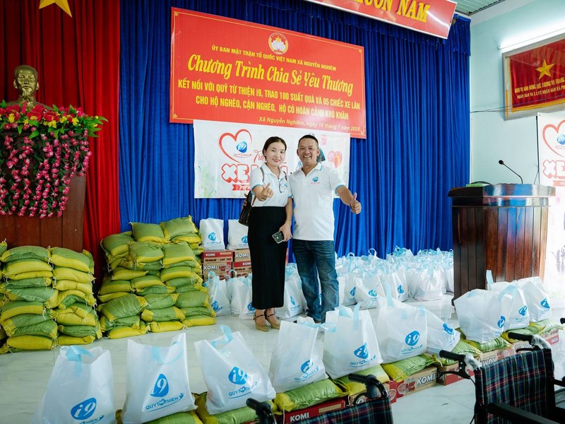 Hình ảnh minh họa các nguồn lực hỗ trợ và tư vấn cho người có vấn đề cờ bạc, với biểu tượng sự giúp đỡ và cộng đồng.